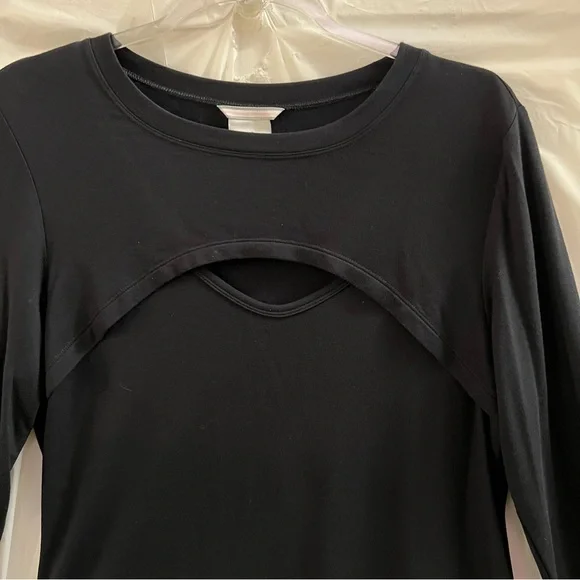 CAbi TOP, Size S, Black Long Sleeve Stretch Peekaboo Tee w/ Cutout, Style 4201. - Picture 4 of 11